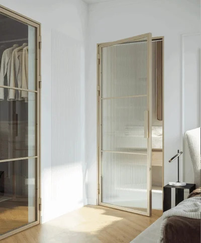 Ușă de interior PORTA GLASS într-o amenajare interioară